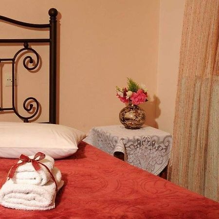 Chrysoula'S Guests Hotel อิโออันนินา ภายนอก รูปภาพ